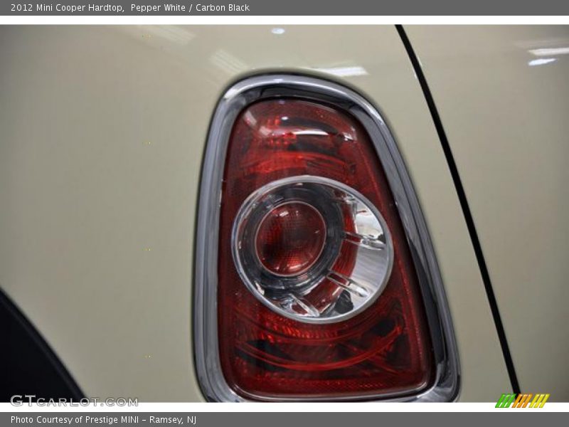 Pepper White / Carbon Black 2012 Mini Cooper Hardtop
