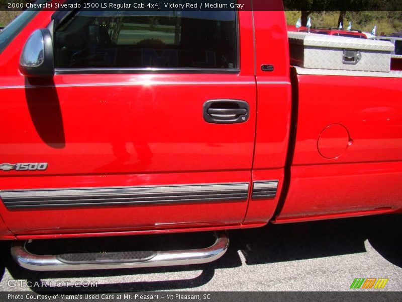 Victory Red / Medium Gray 2000 Chevrolet Silverado 1500 LS Regular Cab 4x4