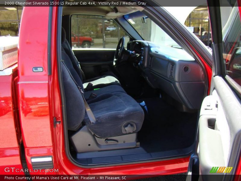 Victory Red / Medium Gray 2000 Chevrolet Silverado 1500 LS Regular Cab 4x4