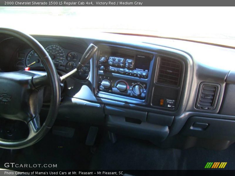 Victory Red / Medium Gray 2000 Chevrolet Silverado 1500 LS Regular Cab 4x4
