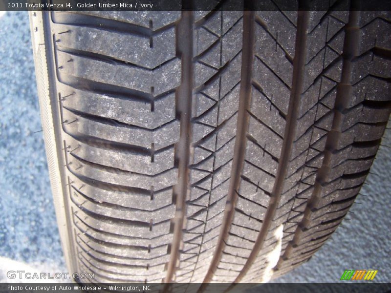 Golden Umber Mica / Ivory 2011 Toyota Venza I4