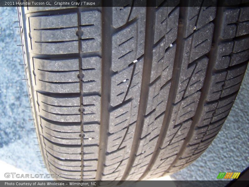 Graphite Gray / Taupe 2011 Hyundai Tucson GL