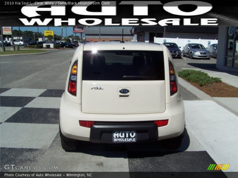 Clear White / Sand/Black Houndstooth Cloth 2010 Kia Soul !