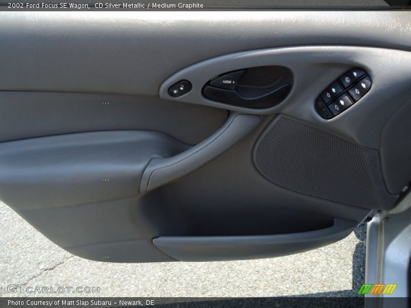 CD Silver Metallic / Medium Graphite 2002 Ford Focus SE Wagon
