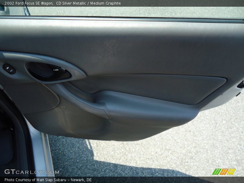CD Silver Metallic / Medium Graphite 2002 Ford Focus SE Wagon