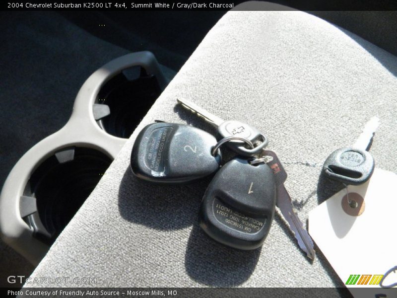 Summit White / Gray/Dark Charcoal 2004 Chevrolet Suburban K2500 LT 4x4