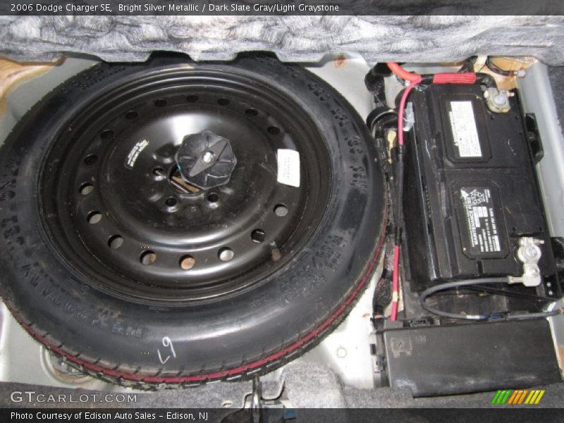 Bright Silver Metallic / Dark Slate Gray/Light Graystone 2006 Dodge Charger SE