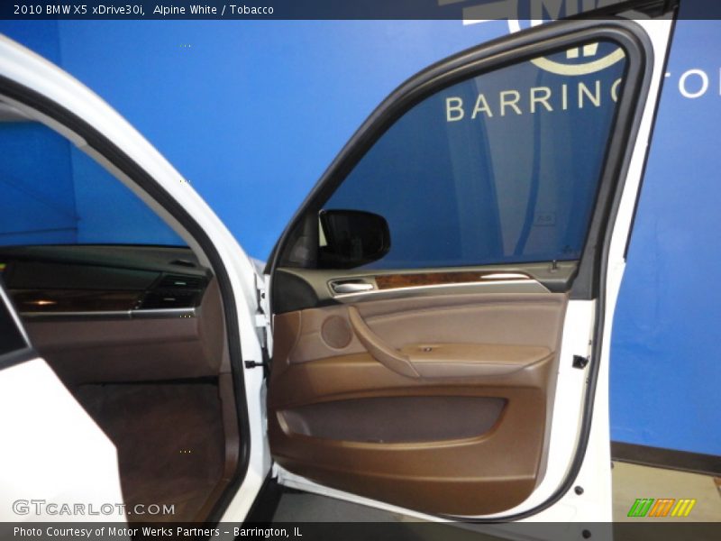 Alpine White / Tobacco 2010 BMW X5 xDrive30i
