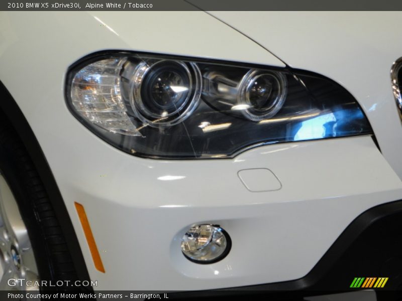 Alpine White / Tobacco 2010 BMW X5 xDrive30i