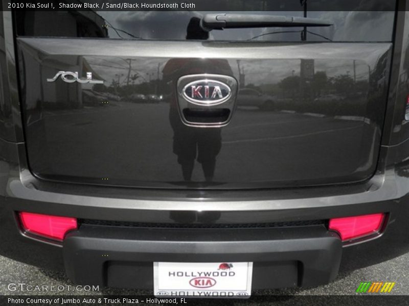 Shadow Black / Sand/Black Houndstooth Cloth 2010 Kia Soul !
