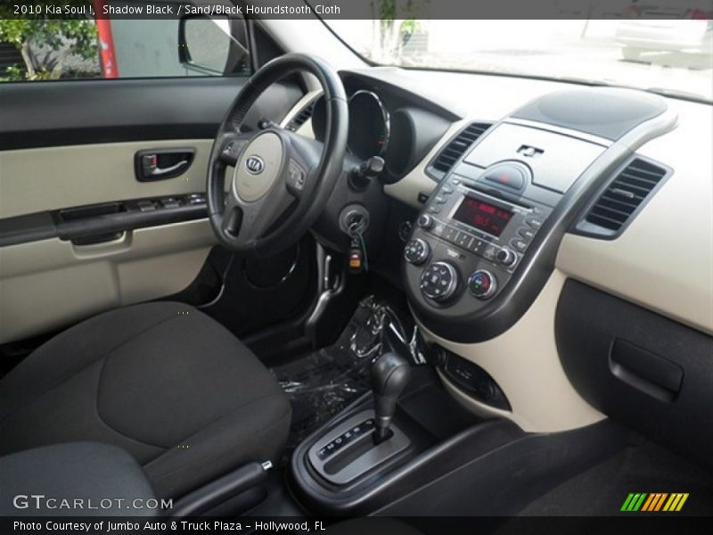 Shadow Black / Sand/Black Houndstooth Cloth 2010 Kia Soul !