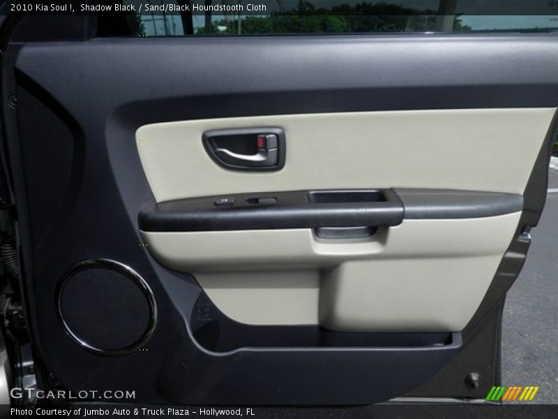 Shadow Black / Sand/Black Houndstooth Cloth 2010 Kia Soul !