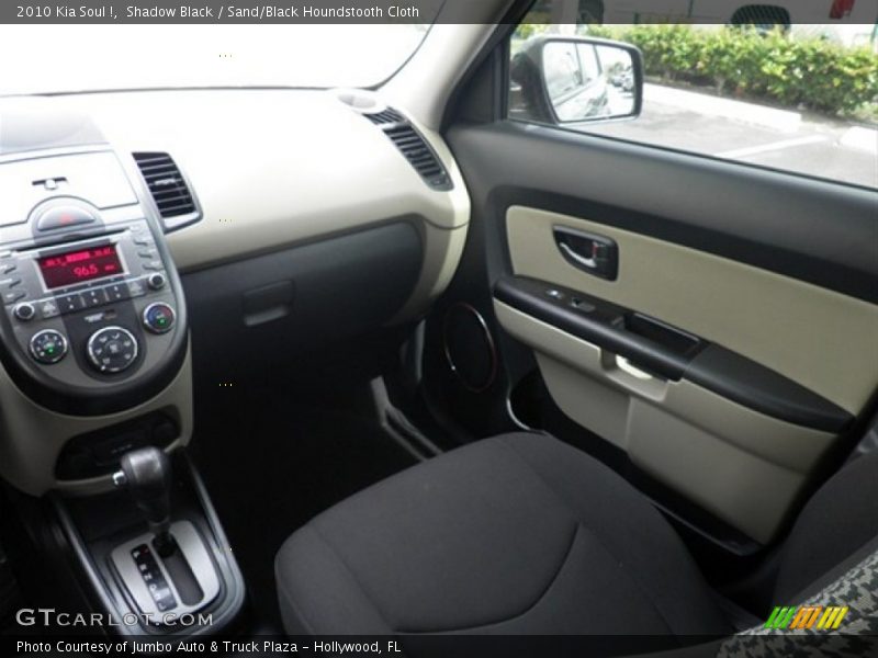 Shadow Black / Sand/Black Houndstooth Cloth 2010 Kia Soul !