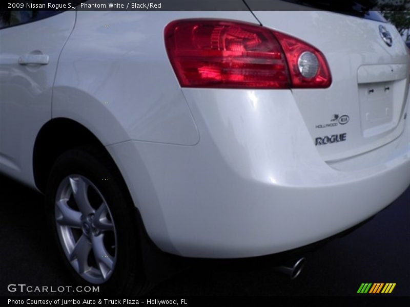 Phantom White / Black/Red 2009 Nissan Rogue SL