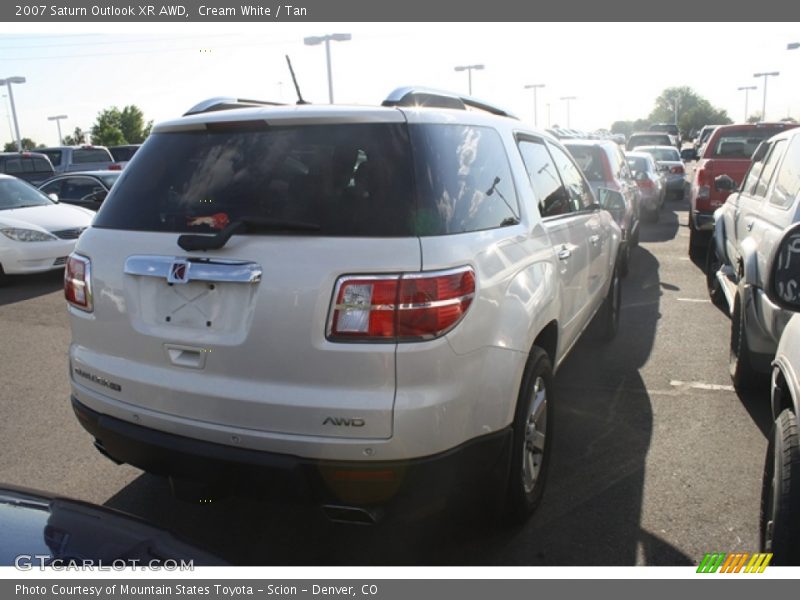 Cream White / Tan 2007 Saturn Outlook XR AWD