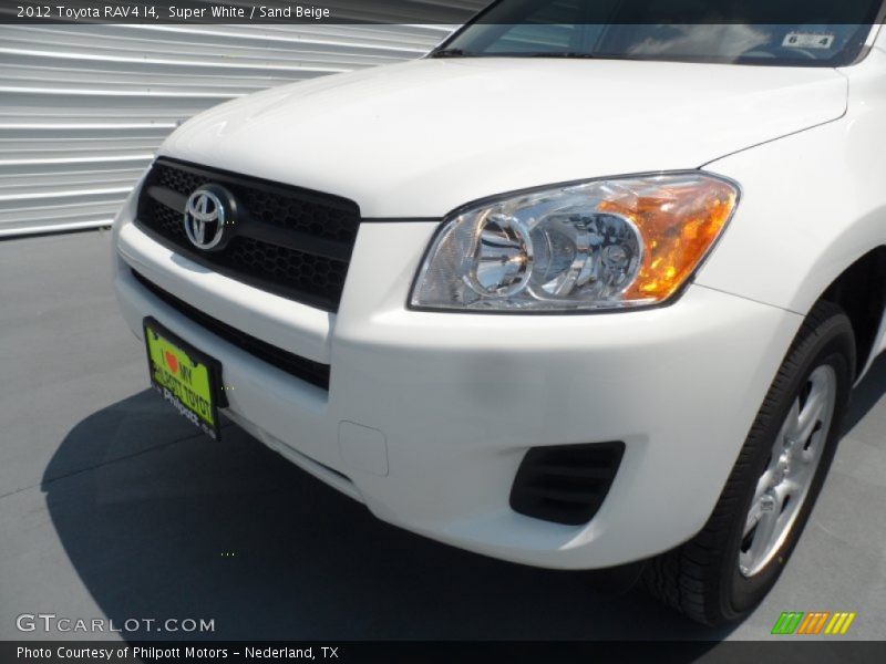 Super White / Sand Beige 2012 Toyota RAV4 I4