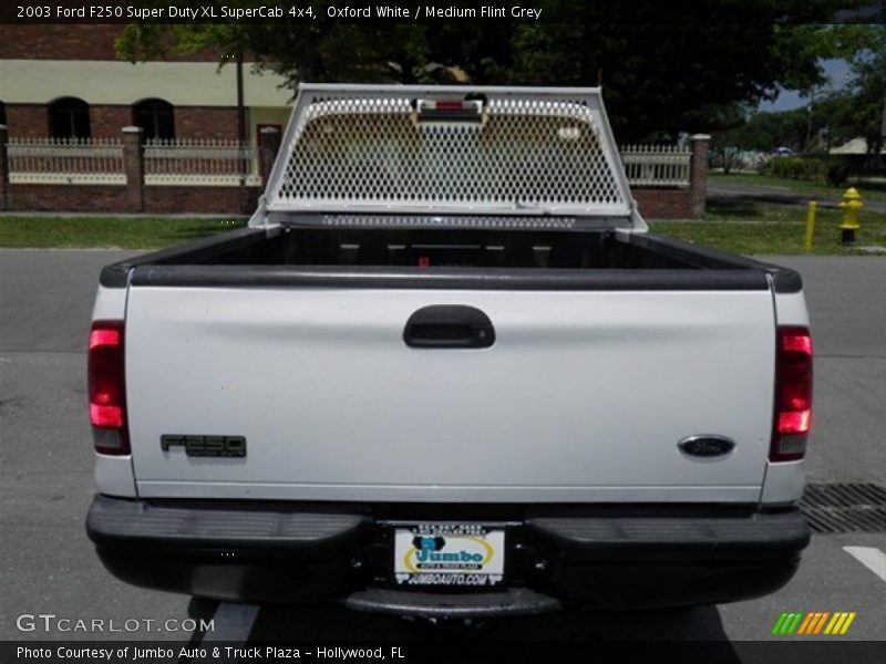 Oxford White / Medium Flint Grey 2003 Ford F250 Super Duty XL SuperCab 4x4