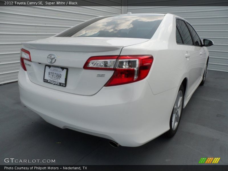Super White / Black 2012 Toyota Camry SE