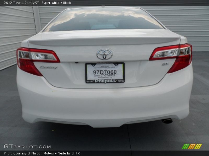 Super White / Black 2012 Toyota Camry SE