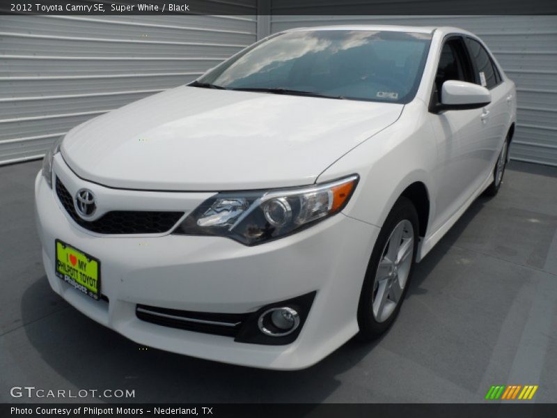 Super White / Black 2012 Toyota Camry SE