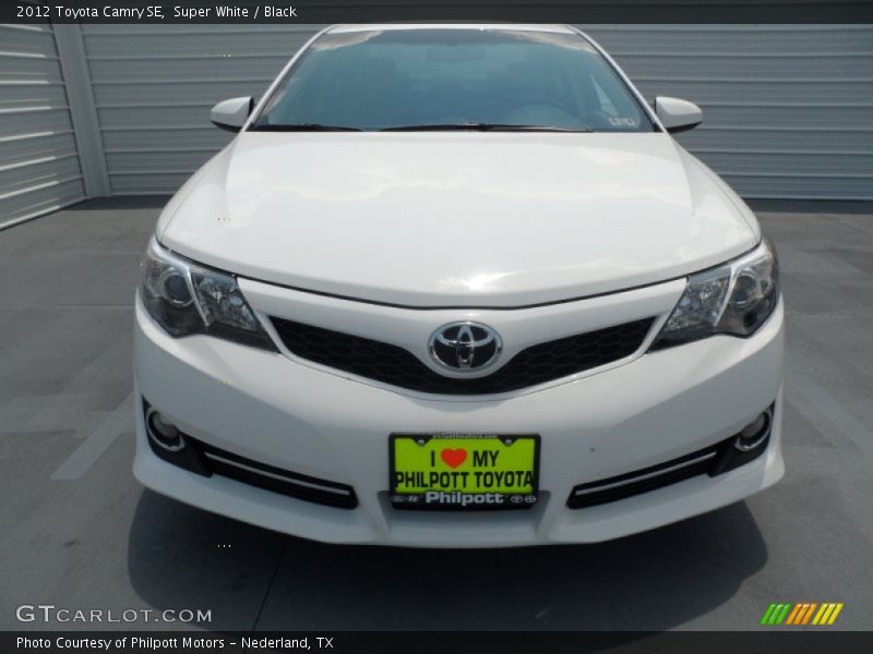 Super White / Black 2012 Toyota Camry SE