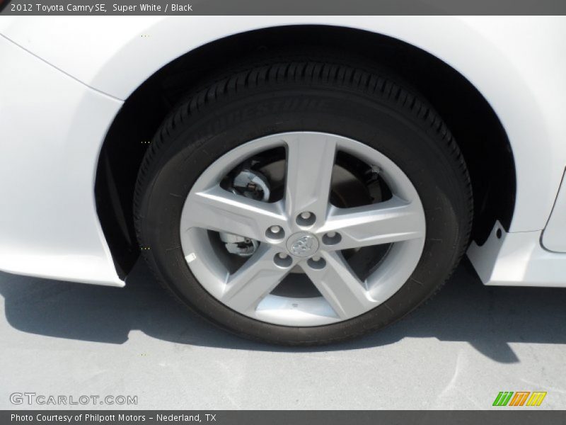 Super White / Black 2012 Toyota Camry SE