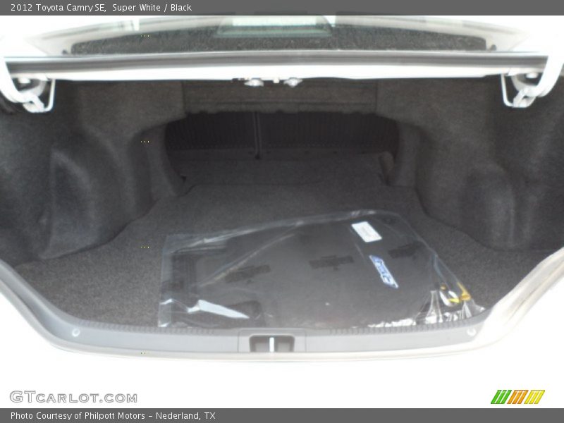 Super White / Black 2012 Toyota Camry SE