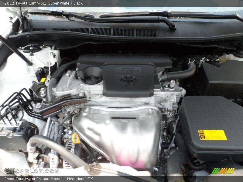 Super White / Black 2012 Toyota Camry SE