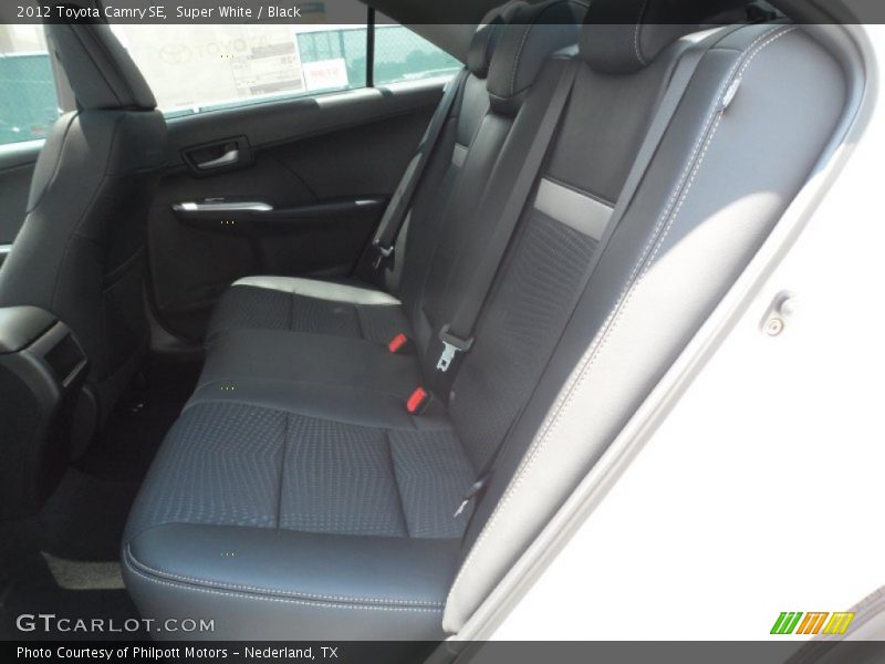 Super White / Black 2012 Toyota Camry SE