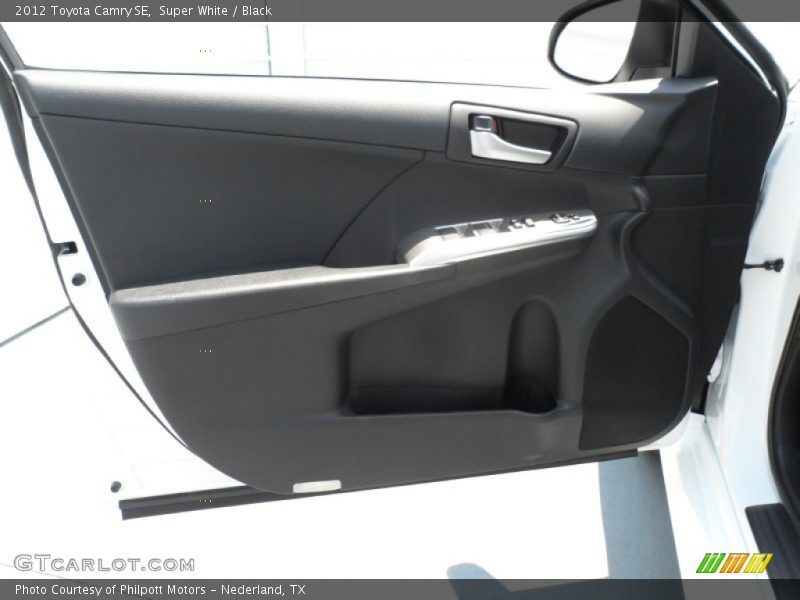 Super White / Black 2012 Toyota Camry SE