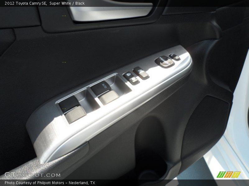 Super White / Black 2012 Toyota Camry SE