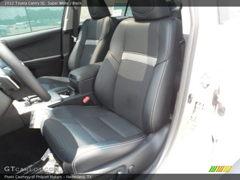 Super White / Black 2012 Toyota Camry SE