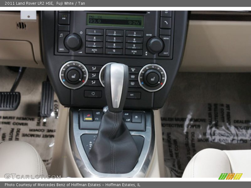 Fuji White / Tan 2011 Land Rover LR2 HSE