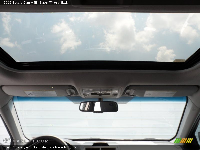 Super White / Black 2012 Toyota Camry SE