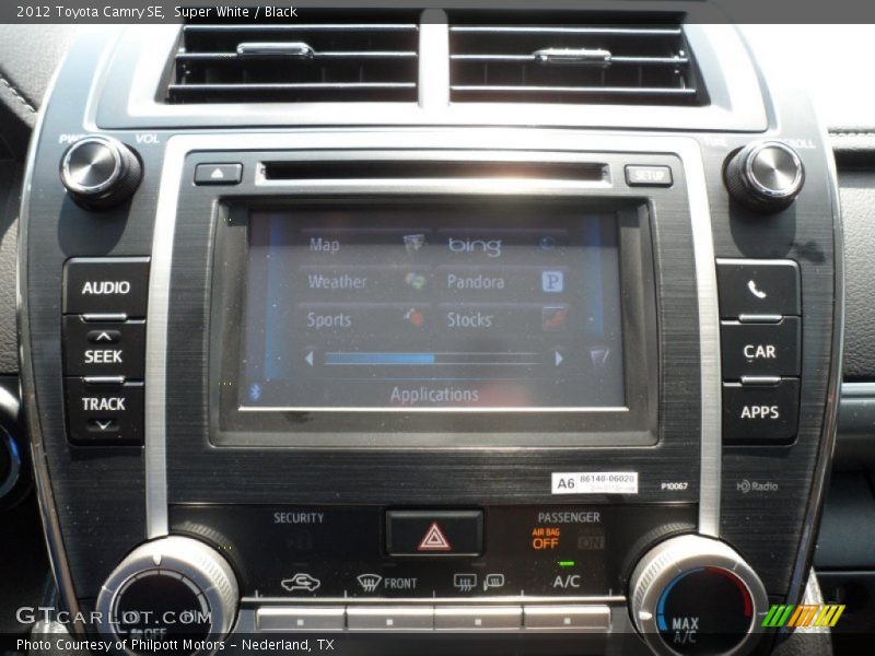 Super White / Black 2012 Toyota Camry SE