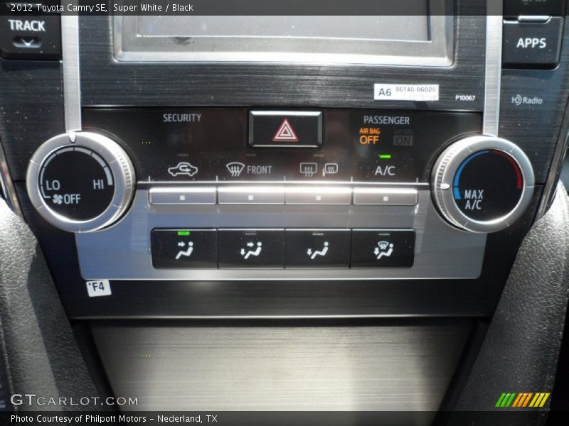 Super White / Black 2012 Toyota Camry SE