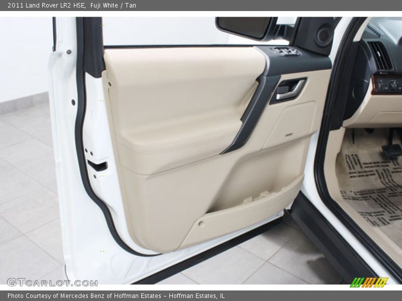 Fuji White / Tan 2011 Land Rover LR2 HSE