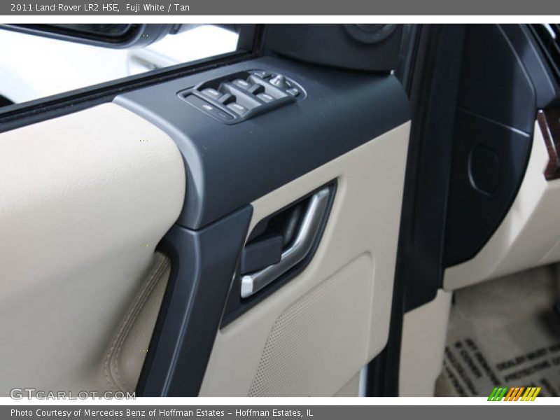Fuji White / Tan 2011 Land Rover LR2 HSE