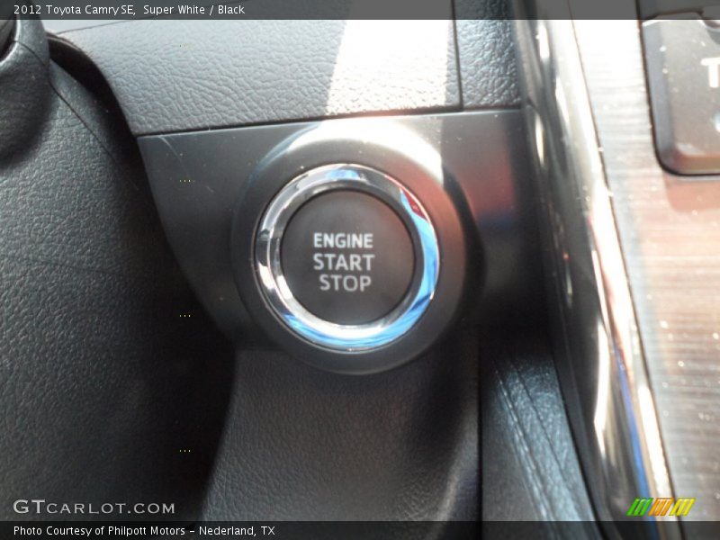 Super White / Black 2012 Toyota Camry SE