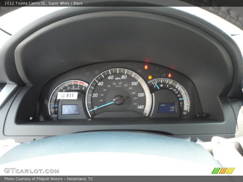 Super White / Black 2012 Toyota Camry SE