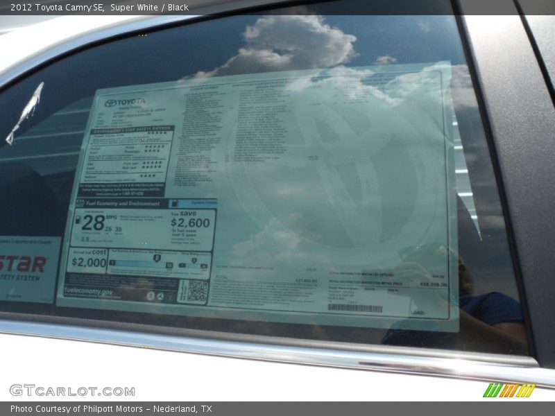 Super White / Black 2012 Toyota Camry SE