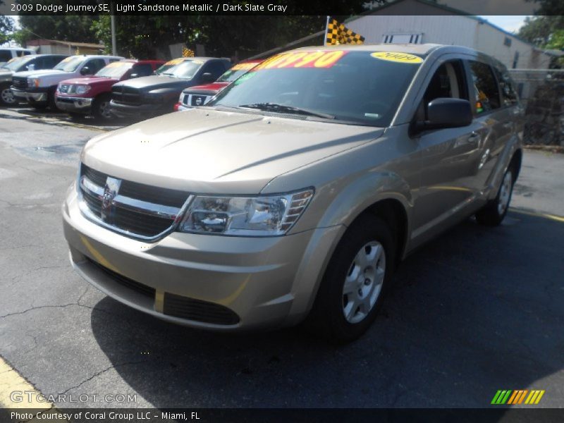 Light Sandstone Metallic / Dark Slate Gray 2009 Dodge Journey SE