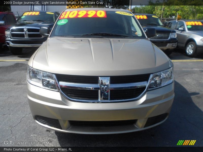 Light Sandstone Metallic / Dark Slate Gray 2009 Dodge Journey SE
