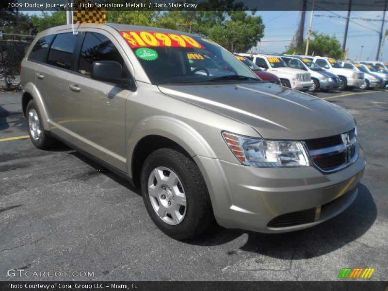 Light Sandstone Metallic / Dark Slate Gray 2009 Dodge Journey SE