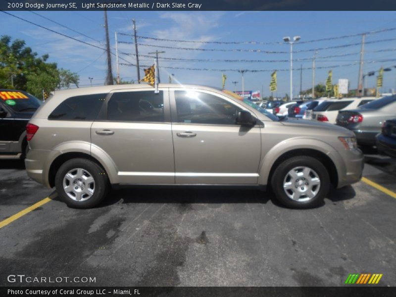 Light Sandstone Metallic / Dark Slate Gray 2009 Dodge Journey SE