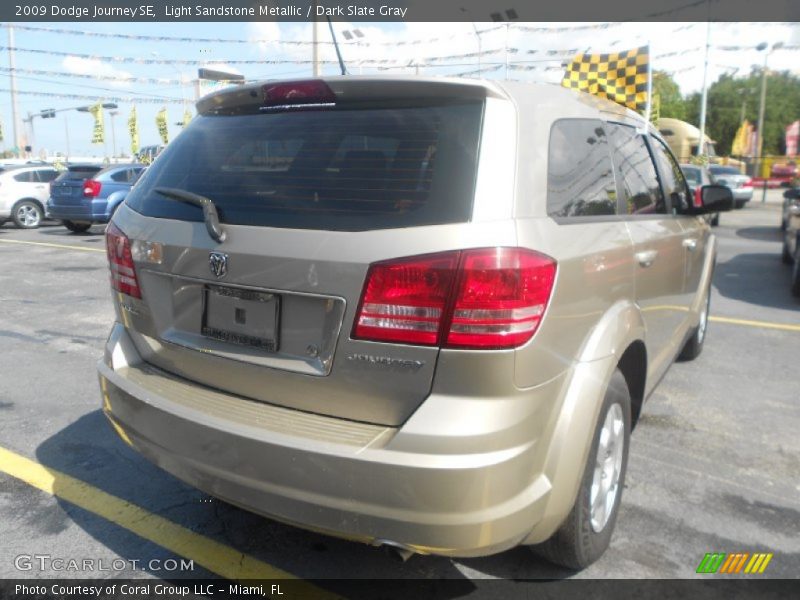 Light Sandstone Metallic / Dark Slate Gray 2009 Dodge Journey SE