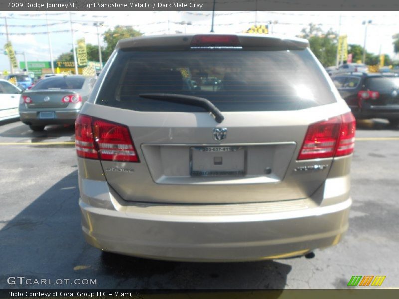 Light Sandstone Metallic / Dark Slate Gray 2009 Dodge Journey SE