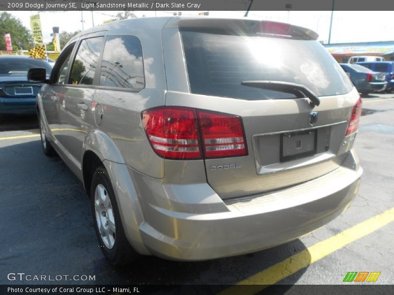 Light Sandstone Metallic / Dark Slate Gray 2009 Dodge Journey SE