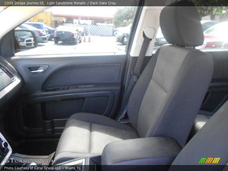 Light Sandstone Metallic / Dark Slate Gray 2009 Dodge Journey SE