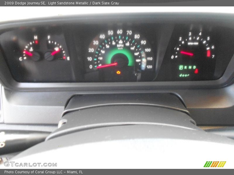 Light Sandstone Metallic / Dark Slate Gray 2009 Dodge Journey SE